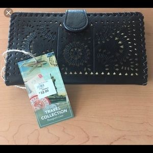 I’m looking for this wallet!
